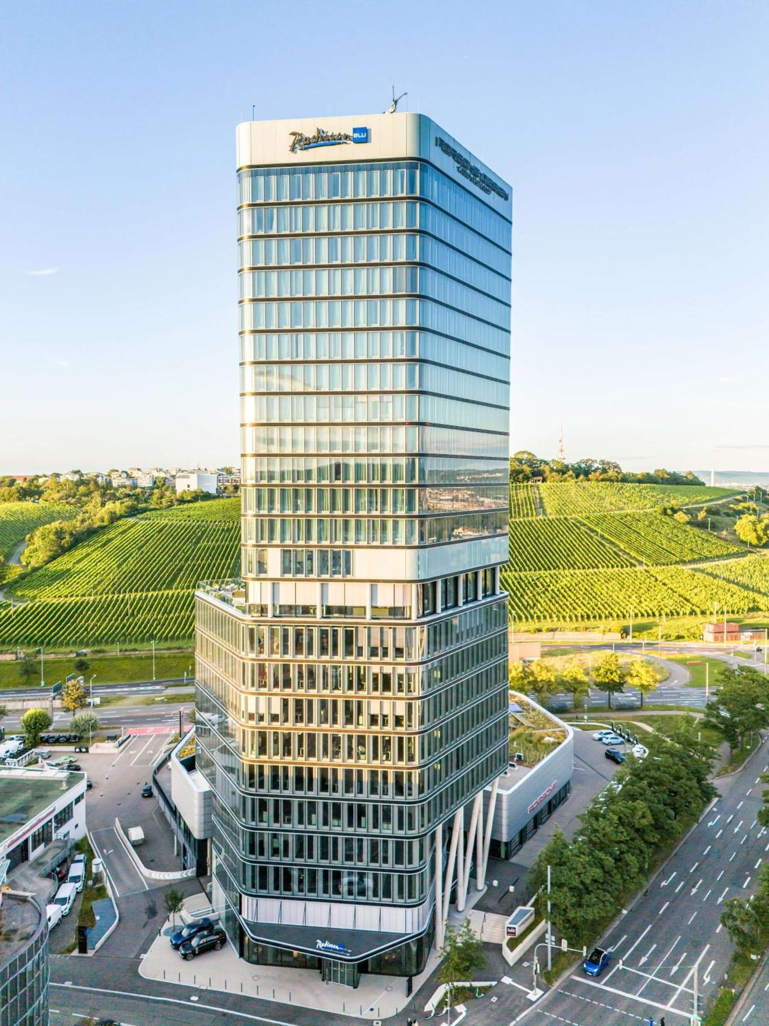 Radisson Blu Hotel At Porsche Design Tower Stuttgart Buitenkant foto