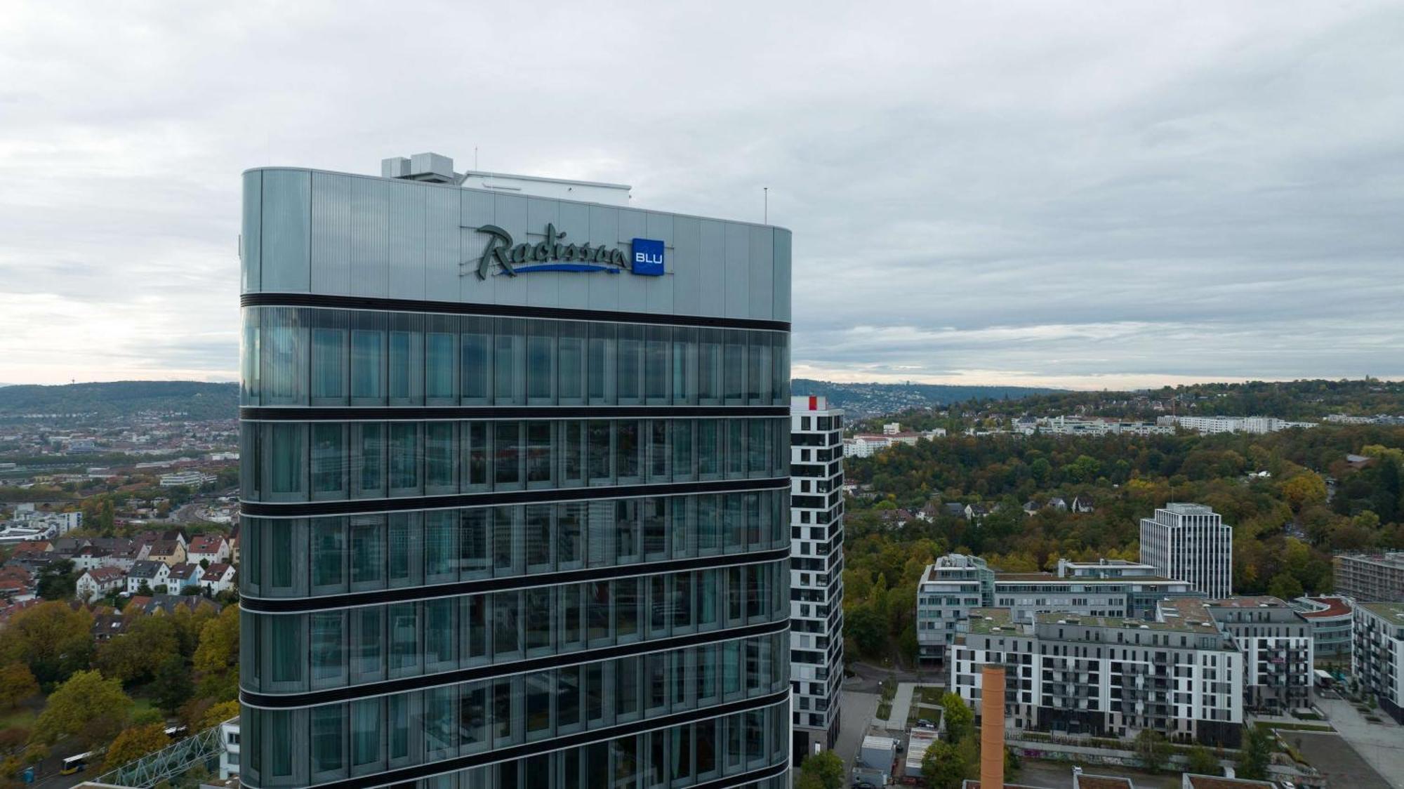 Radisson Blu Hotel At Porsche Design Tower Stuttgart Buitenkant foto