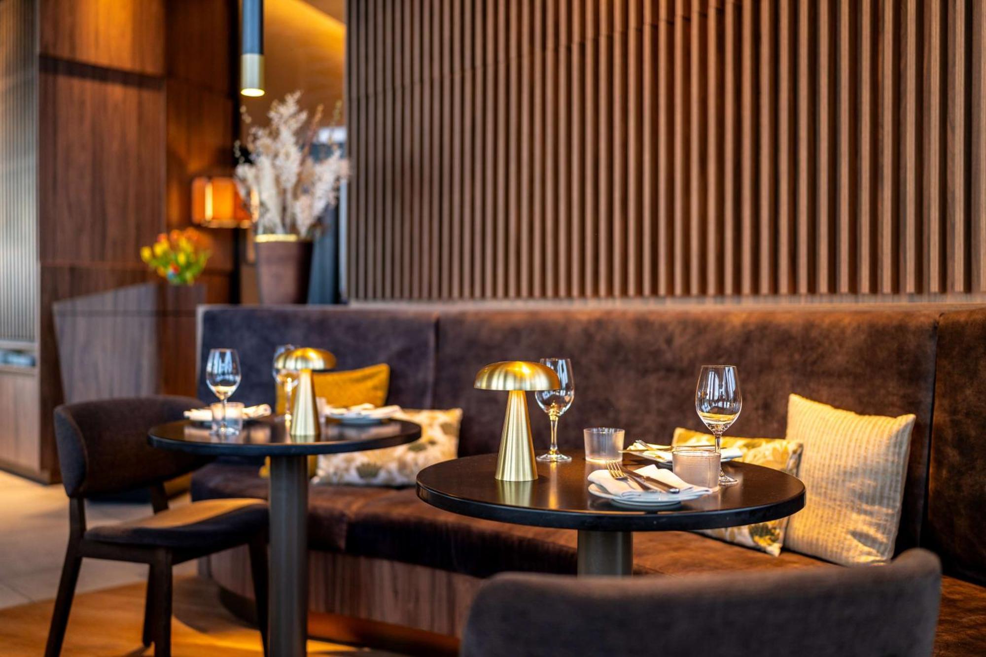 Radisson Blu Hotel At Porsche Design Tower Stuttgart Buitenkant foto