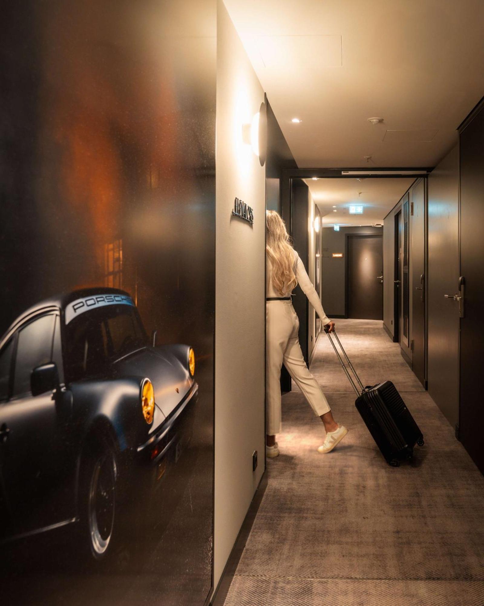 Radisson Blu Hotel At Porsche Design Tower Stuttgart Buitenkant foto